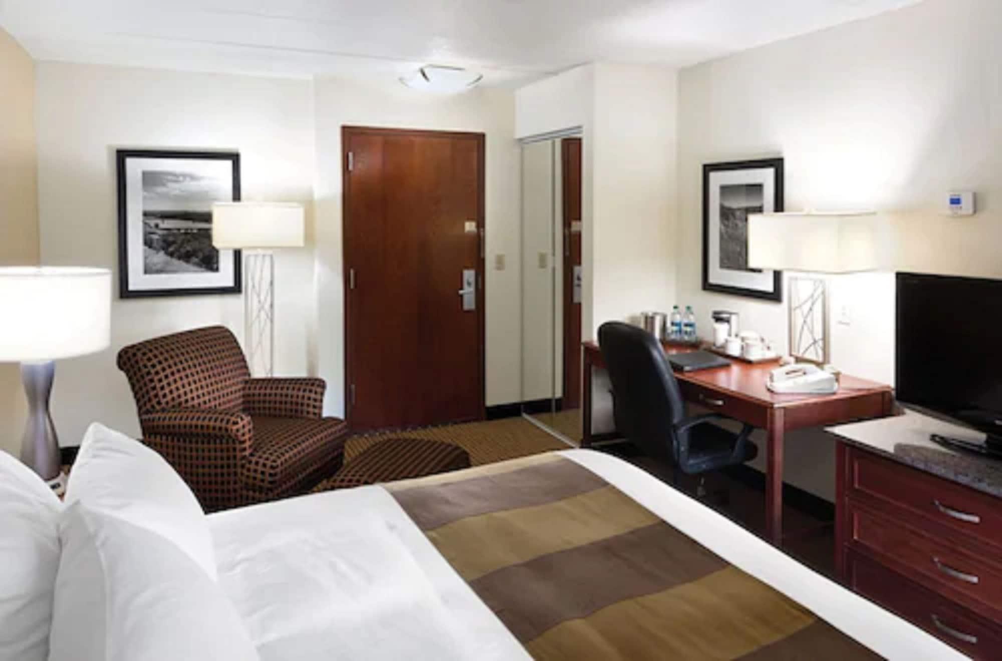 Radisson Hotel Μπίσμπαρκ Εξωτερικό φωτογραφία