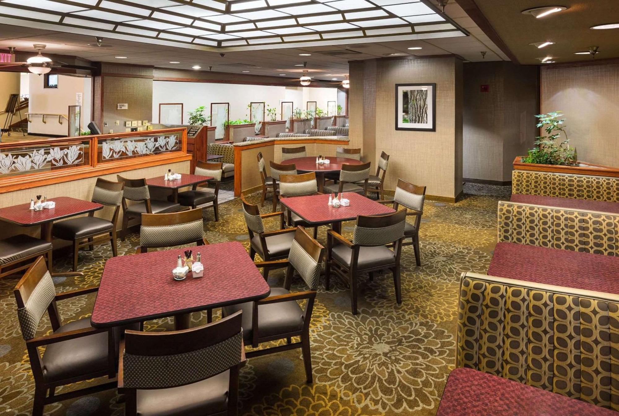 Radisson Hotel Μπίσμπαρκ Εξωτερικό φωτογραφία